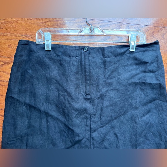Elegant Black Women's Skirt - Picture 4 of 4